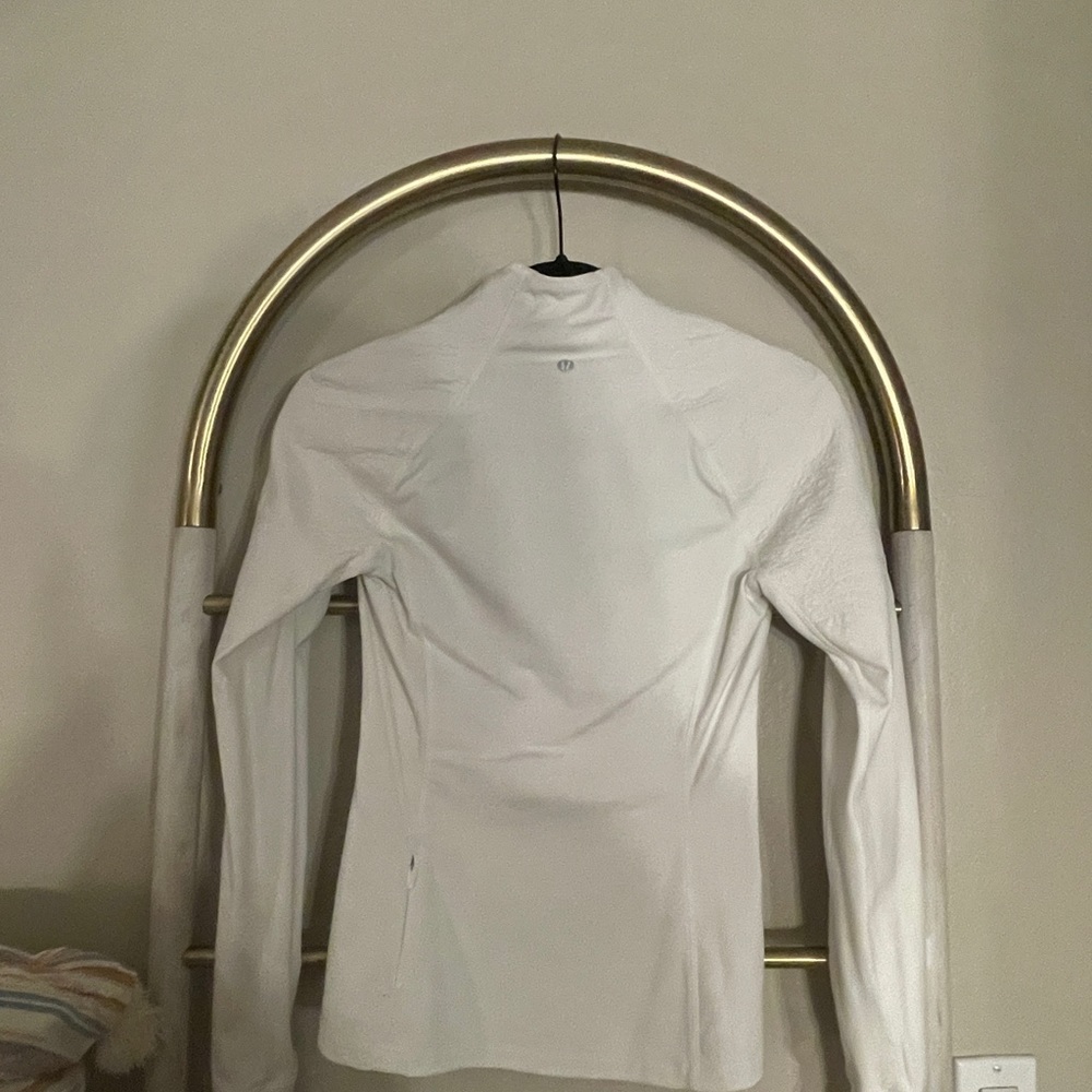 Unique embroidered Lulu Lemon top. Long sleeve pull over.